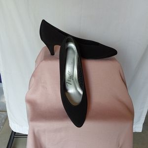 LAST CHANCE! Black fabric dressy/formal heels, Lifestride, 8.5AA, 2.5" heel